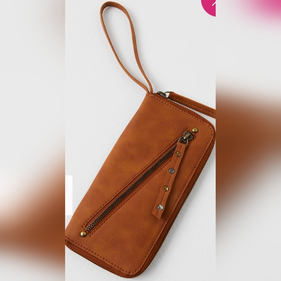 Free People Distressed Wallet in Bronze . Brand New 💎 - Picture 2 of 6